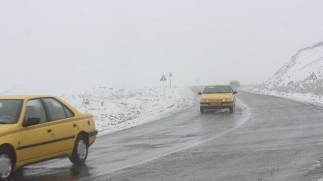 برف و باران در جاده‌های ۶ استان