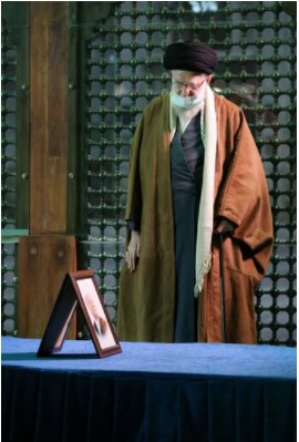 رهبر انقلاب در کنار مزار هاشمی رفسنجانی/ عکس
