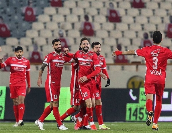 هافبک جنجالی پرسپولیس امروز  مقابل فولاد به زمین می آید