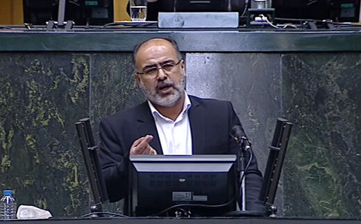 حاکمیت باید در خصوص فضای مجازی یک تصمیم قاطع بگیرد