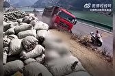له شدن وحشتناک موتورسوار پس از چپ کردن کامیون / فیلم