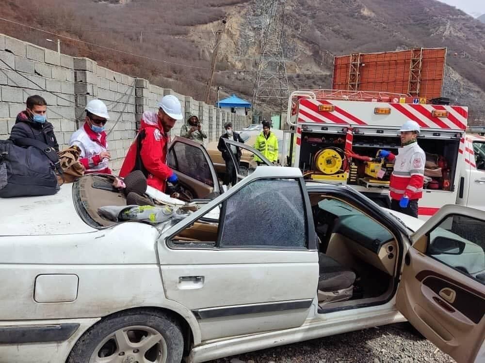 ریزش کوه در جاده چالوس