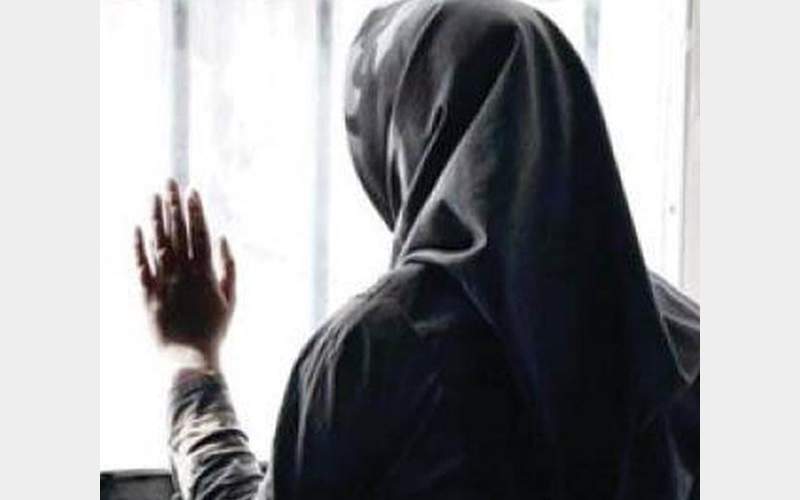 نجات دختر ساده دل از دام شيطاني دختر جوان