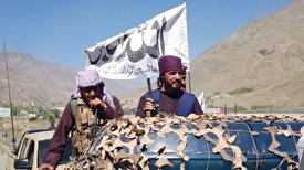 فیلمی هولناک از اعدام صحرایی یک معلم توسط طالبان/ +۱۸