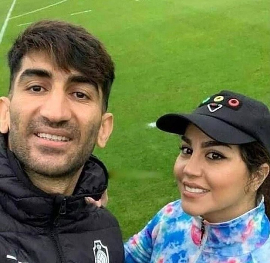 عکس همسر علیرضا بیرانوند در اروپا با دامن کوتاه و پا‌های برهنه!