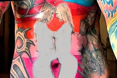 تتلو بدن مادر و خواهرش تتلو تتلو بدن مادر و خواهرش تتلو