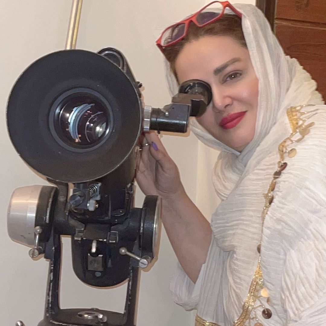 خانم بازیگر جنجالی این بار در قالب کارگردان! + عکس خانم بازیگر جنجالی این بار در قالب کارگردان! + عکس