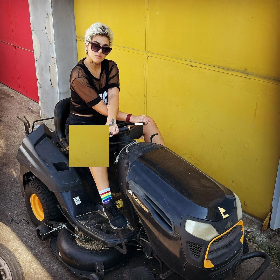 لباس عجیب ریحانه پارسا 