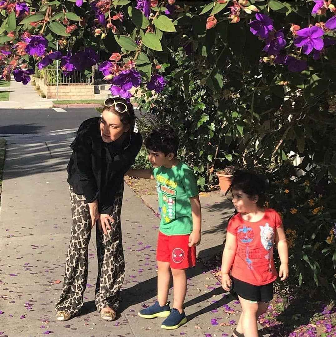 شیلا خداد با شلوار پلنگی در کنار فرزندانش + عکس شیلا خداد با شلوار پلنگی در کنار فرزندانش + عکس