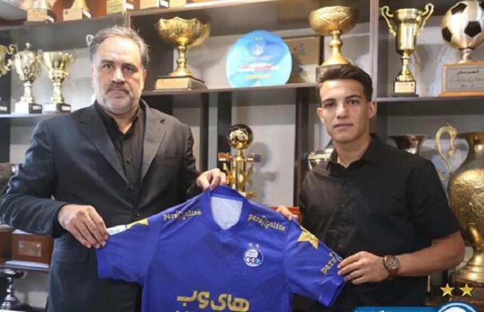 حسینزاده، نخستین خرید استقلال حسینزاده