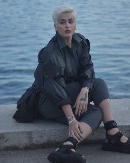 وقتی ریحانه پارسا کمی از لخت شدن دست بر می‌دارد! + عکس