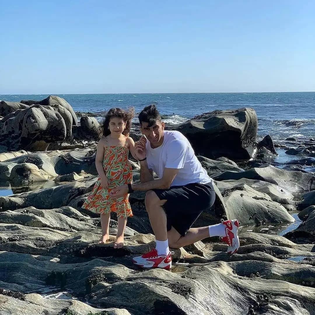 خوشگذرانی خانوادگی علیرضا بیرانوند کنار دریا + عکس