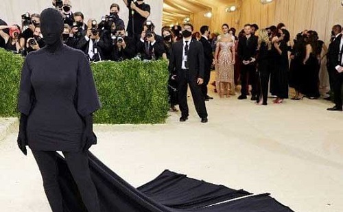 کیم کارداشیان با لباس طالبانی کیم کارداشیان با لباس طالبانی