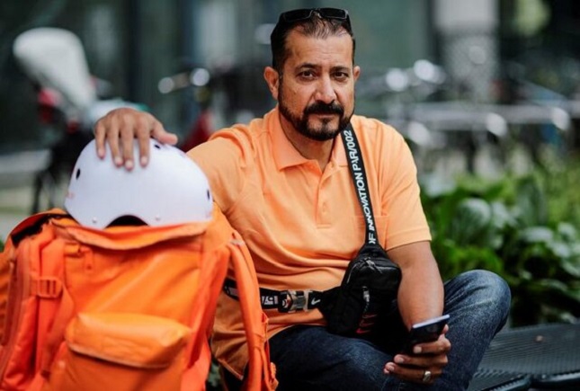 وزیر سابق افغانستان در آلمان پیتزا بَر شده است