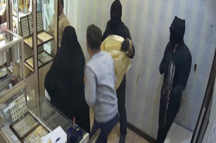 وحشت مردم غرب تهران از دزدان مسلح طلا/ هفت سرقت ناکام از یک طلا فروشی! سرقت مسلحانه طلافروشی کرج