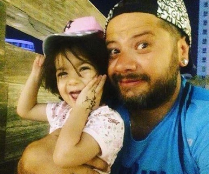 رونمایی علی صادقی از همسر و فرزندش/ عکس