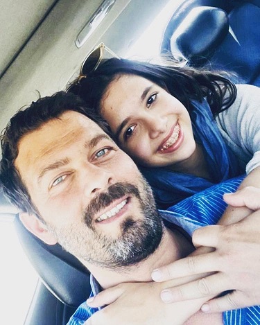 سلفی پژمان بازغی با دخترش در ماشین لاکچری + عکس