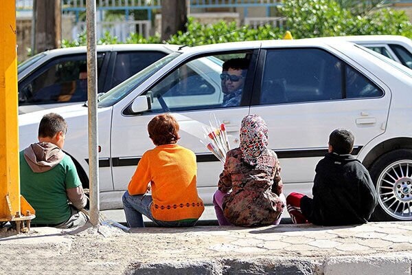  پول دادن به کودکان سرچهارراه‌ها کمکی به آن‌ها نمی‌کند