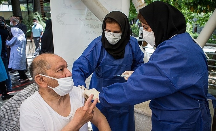استقرار ٦ واحد سیار واکسیناسیون در مسیر راهپیمایی جاماندگان اربعین در تهران