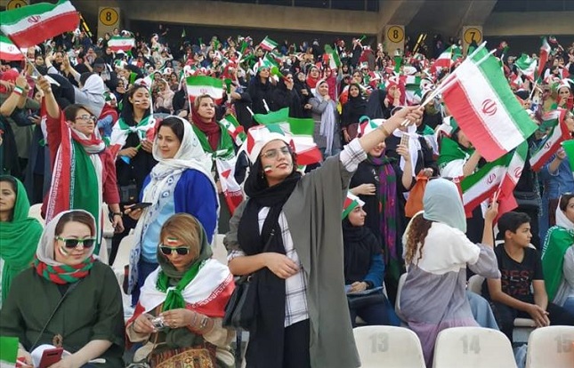 حضور زنان در استادیوم