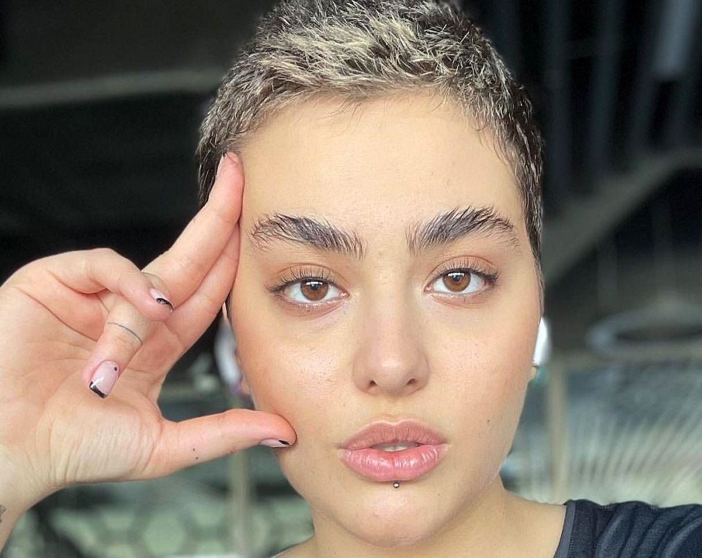 خواهر دوقلوی ریحانه پارسا 