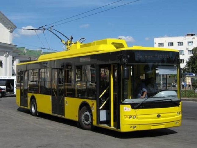 اتوبوس برقی برای استفاده‌ در خیابان جمهوری
