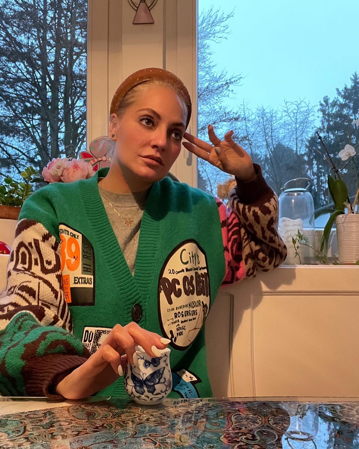 تیپ مهناز افشار با یک بافت هفت رنگ + عکس تیپ مهناز افشار با یک بافت هفت رنگ + عکس