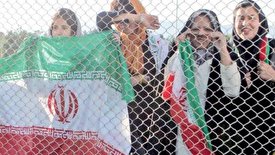 فیلمی که در آن مشخص است چه کسی در مشهد به زنان اسپری فلفل می زند!