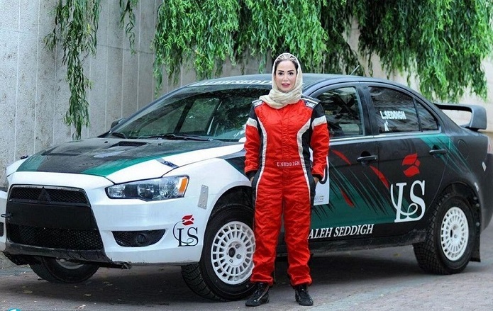 جدال بانوی اتومبیلران ایرانی با مردان لاله صدیق