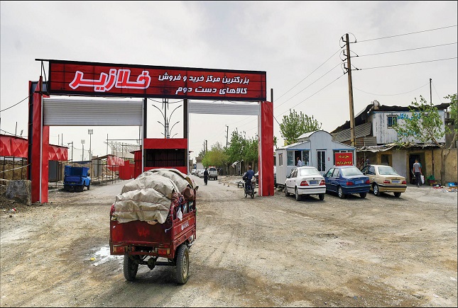 روزی در خلازیر بزرگترین بازار دستفروشان