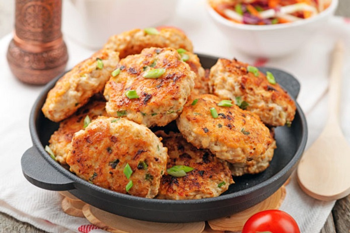 طرز تهیه کتلت مرغ، غذای خوشمزه و مقوی برای افطار کتلت مرغ