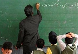 دلجویی عجیب معلم از دانش‌آموزان بخاطر ماجرای کوتاه کردن مو!/ فیلم