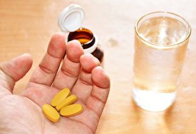 خوردن قرص یا مضمضه کردن آب روزه را باطل می‌کند؟/ فیلم
