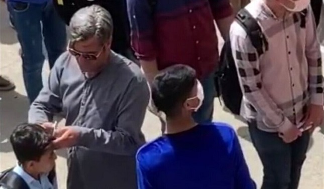 چرا دانش آموزان به قیچی کردن موی سر خود اعتراض نکردند؟