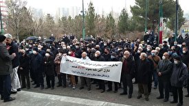 اعتراض به هتک حرمت بازنشستگان با گاز اشک‌آور!/ فیلم