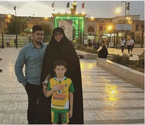 رونمایی الهام چرخنده از فرزندانش در حرم شاه عبدالعظیم/ عکس