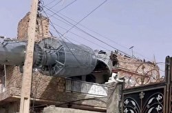 سقوط دکل مخابراتی ایرانسل بر روی یک منزل مسکونی در زاهدان/ فیلم