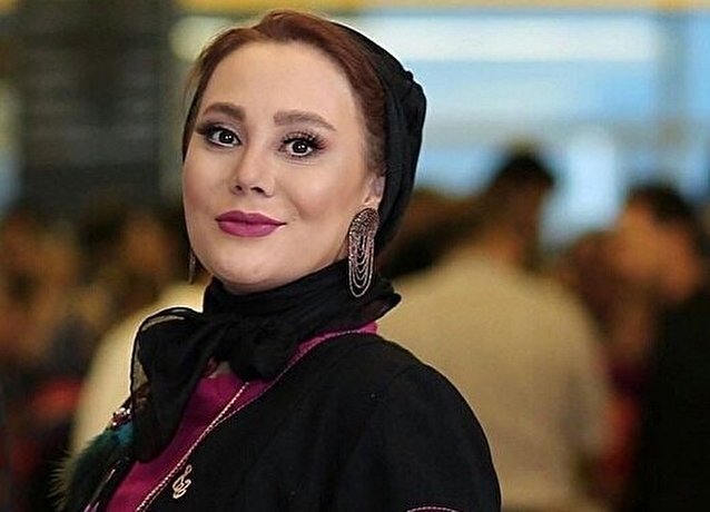 دابسمش آرام جعفری با آهنگ خواننده معروف در ماشین!/ فیلم