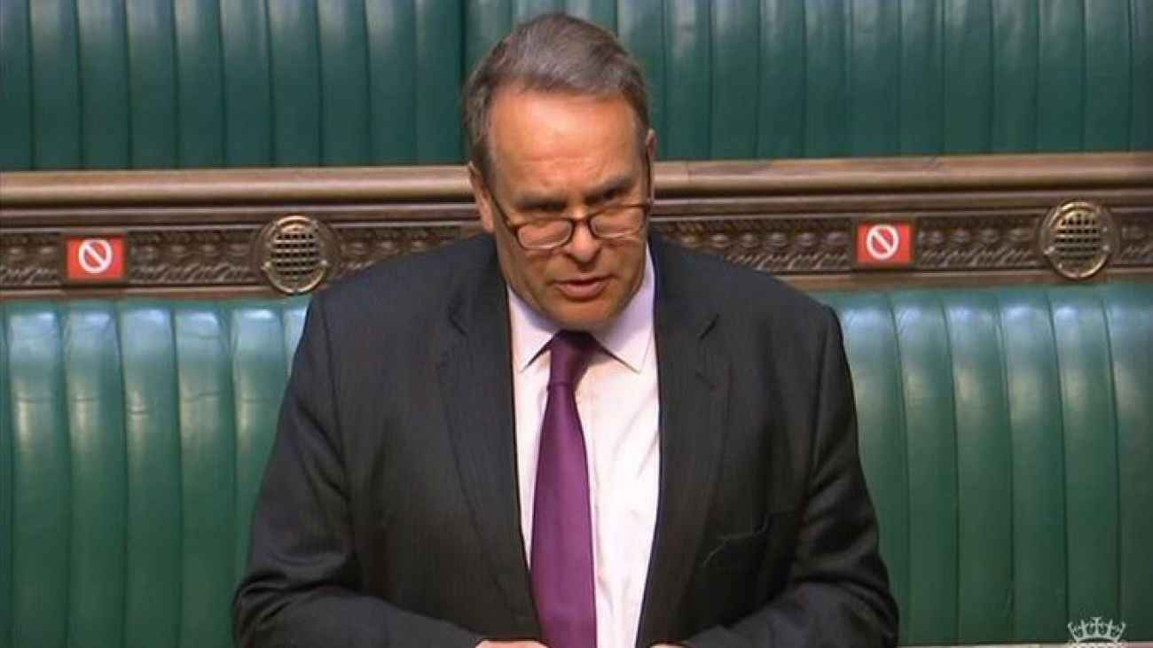 نماینده بریتانیا به دلیل تماشای فیلم پورن در پارلمان استعفا کرد