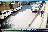 باز شدن در خاور هنگام رانندگی در تهرانپارس / فیلم