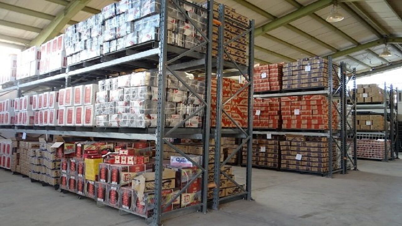 اجناس انبار‌های احتکار کالا وارد بازار می‌شود