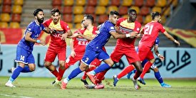 کتک کاری استقلالی ها با بازیکنان فولاد پس از سوت پایان بازی!/ فیلم