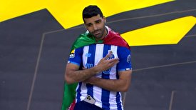 مهدی طارمی با پرچم ایران در جشن قهرمانی پورتو/ فیلم