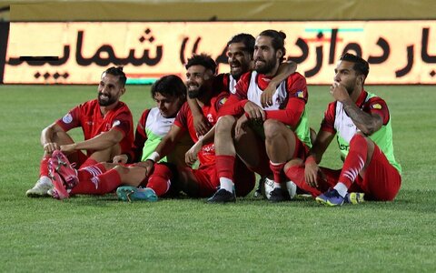 بازیکنان تراکتور با این حرکات ورزشگاه را به آشوب کشیدند!/ تصاویر