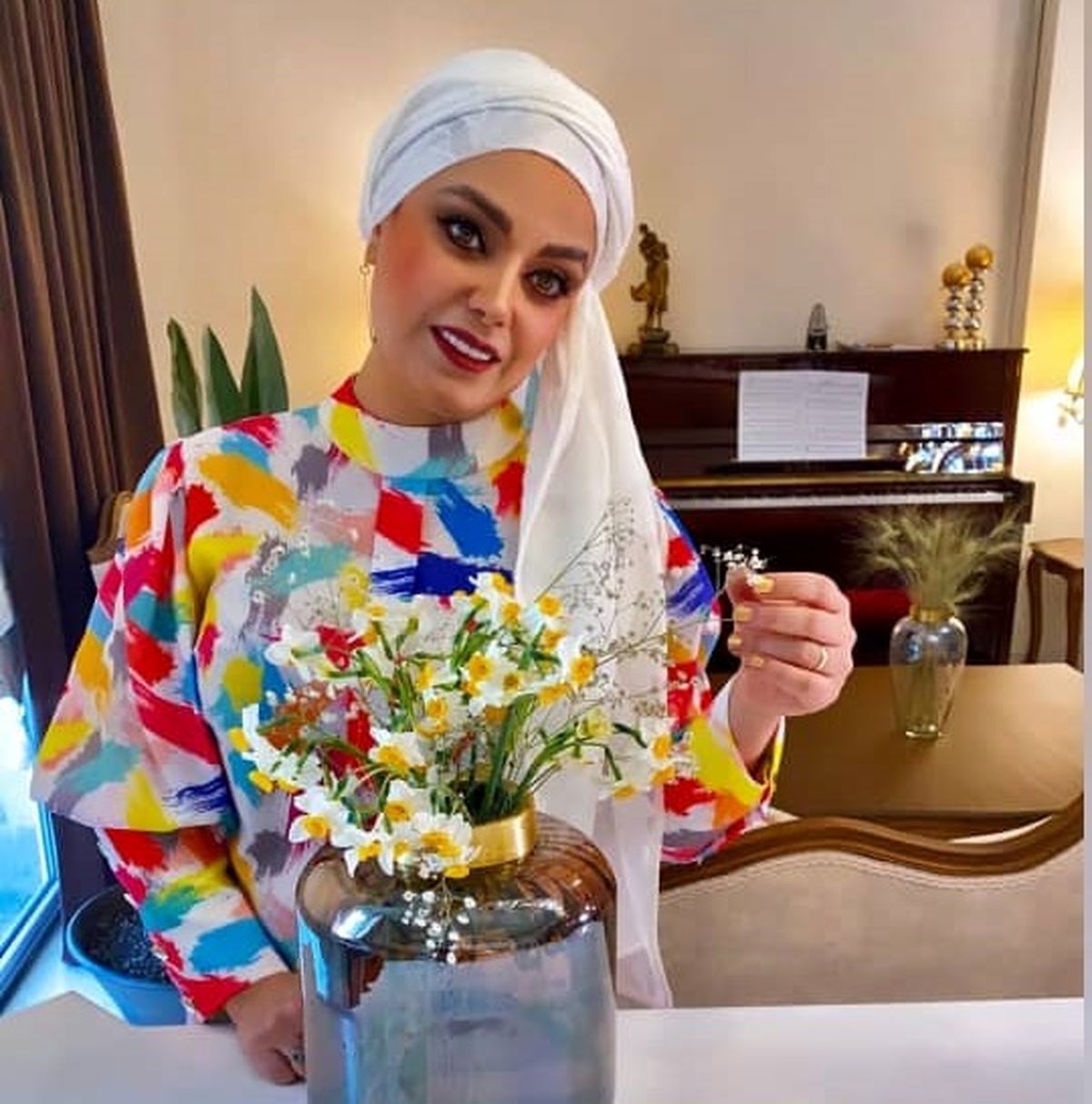 صبا-راد-با-حال-نزار-در-خانه-اش-عکس-منتشر-کرد صبا راد با حال نزار در خانه اش عکس منتشر کرد!