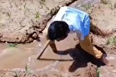 کشاورزی یک جوان بدون دست! / فیلم