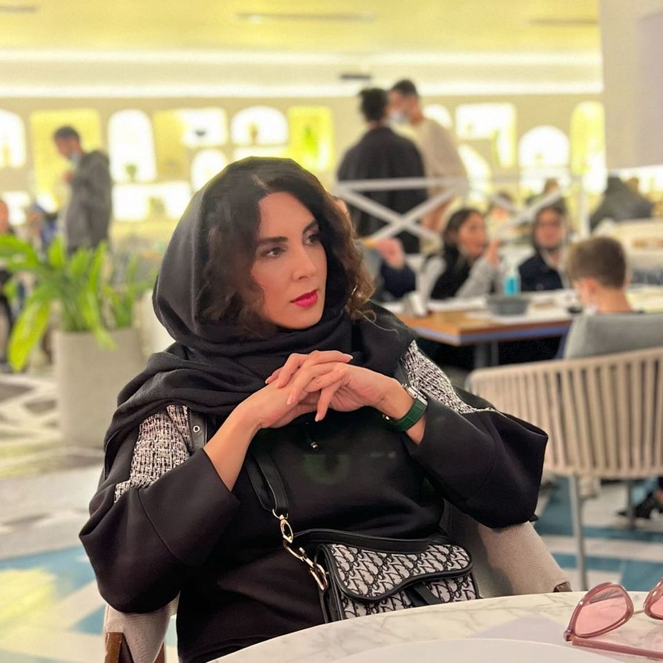 استایل لیلا بلوکات با چادر مشکی در کربلا + عکس استایل لیلا بلوکات با چادر مشکی در کربلا + عکس