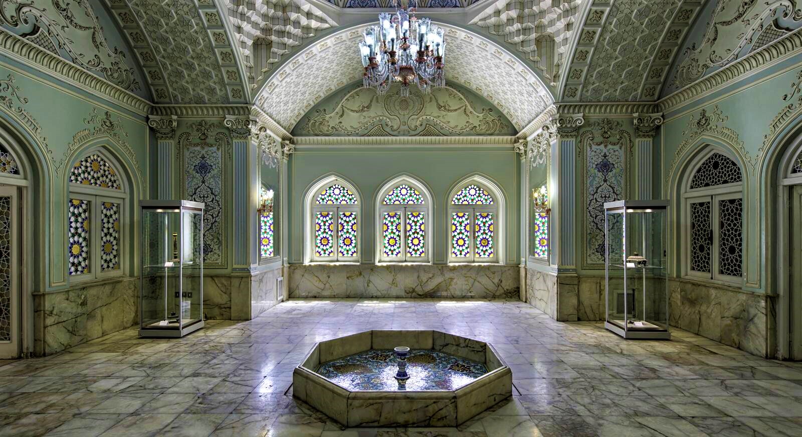 جاذبههای موزه قصر آیینه جاذبههای موزه قصر آیینه