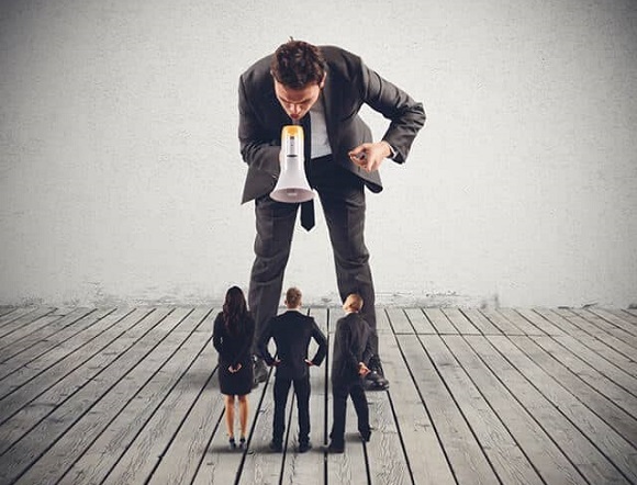 تله اطاعت چگونه زندگی شما را نابود میکند؟ تله اطاعت چگونه زندگی شما را نابود میکند؟