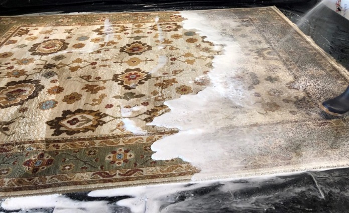 لکه‌ ها را چگونه از فرش پاک کنیم؟